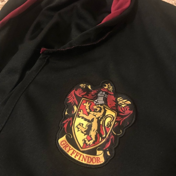 Harry Potter Gryffindor Robe & Tie - Picture 5 of 8